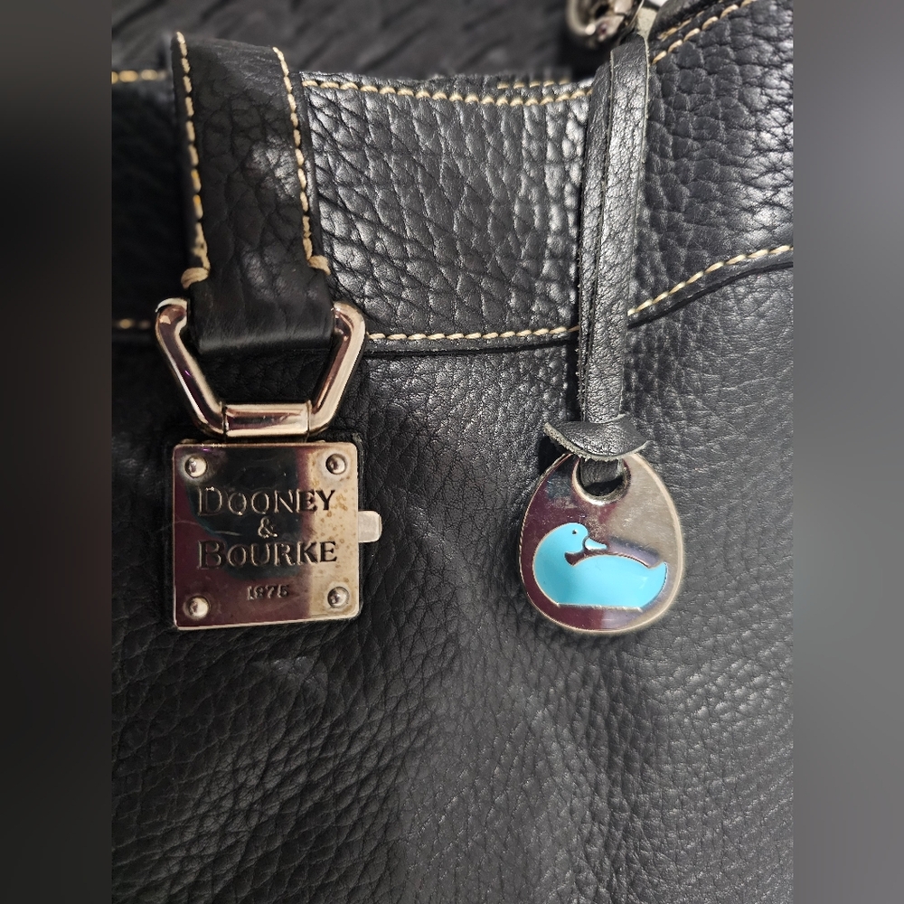 Vintage Dooney & Bourke Black Pebble Grain Leather Bag with Silver Accent - Picture 4 of 9